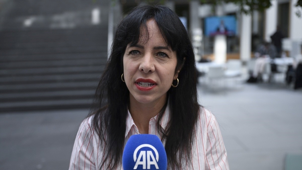 Berlin seçiminin galibi Elif Eralp göçmen kökenli seçmenlere teşekkür etti Berlin seçiminin galibi Elif Eralp göçmen kökenli seçmenlere teşekkür etti