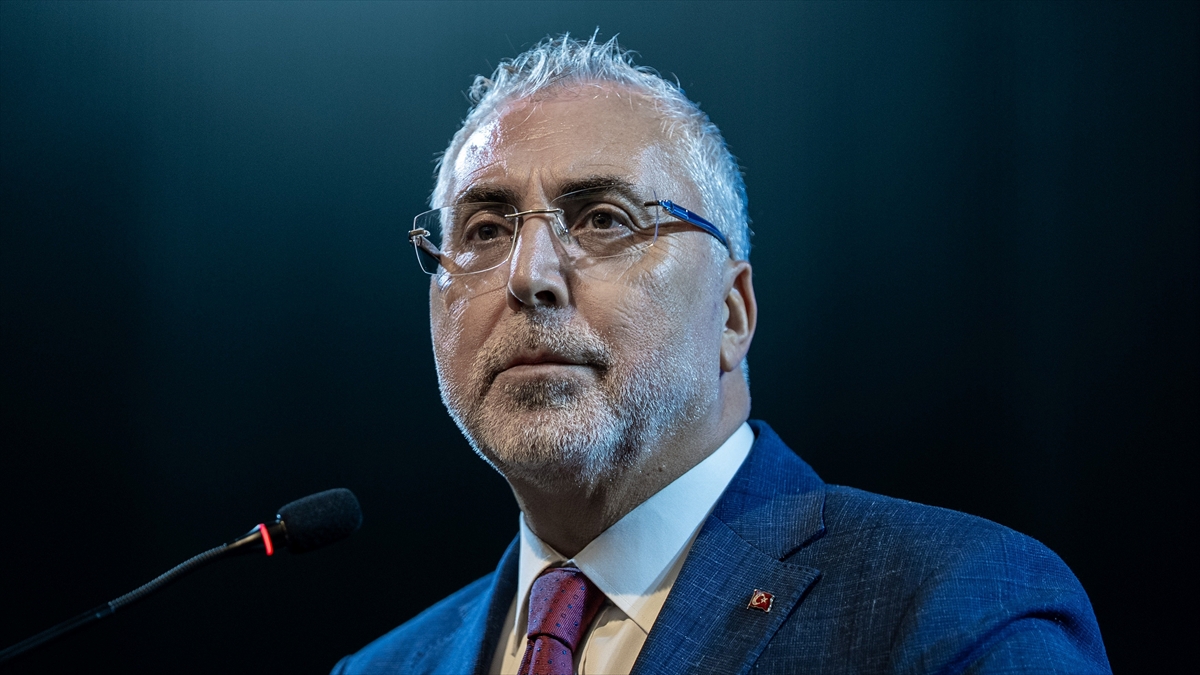 Çalışma ve Sosyal Güvenlik Bakanı Işıkhan: Her şey insanın refahı, her şey insanın mutluluğu için olmalı Çalışma ve Sosyal Güvenlik Bakanı Işıkhan: Her şey insanın refahı, her şey insanın mutluluğu için olmalı