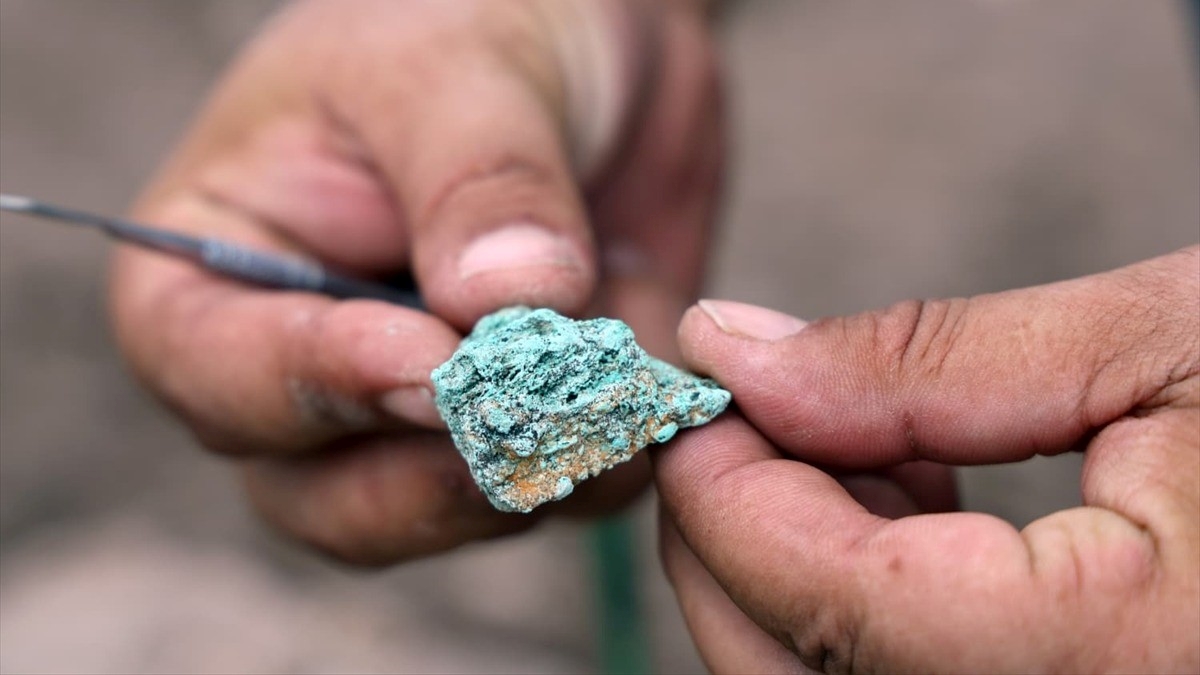 Çayönü Tepesi’nde M.Ö. 6900-6800 yıllarına tarihlenen 5 metrekarelik madencilik işliği bulundu Çayönü Tepesi’nde M.Ö. 6900-6800 yıllarına tarihlenen 5 metrekarelik madencilik işliği bulundu