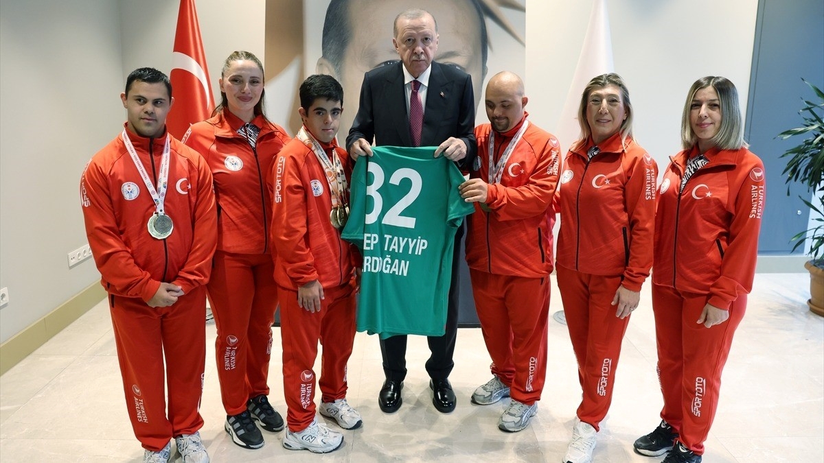 Cumhurbaşkanı Erdoğan, Türkiye Özel Sporcular Spor Federasyonu temsilcilerini kabul etti Cumhurbaşkanı Erdoğan, Türkiye Özel Sporcular Spor Federasyonu temsilcilerini kabul etti
