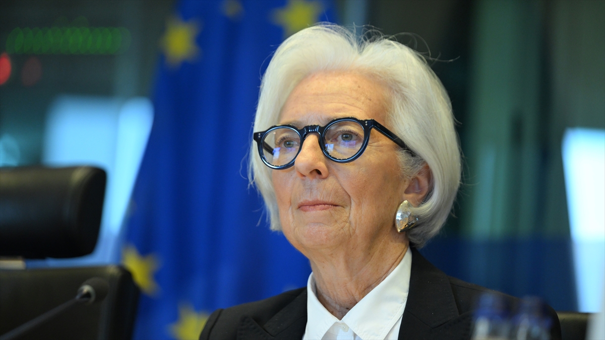 ECB Başkanı Christine Lagarde: Yükselen faizler büyümeyi yavaşlatacak ECB Başkanı Christine Lagarde: Yükselen faizler büyümeyi yavaşlatacak