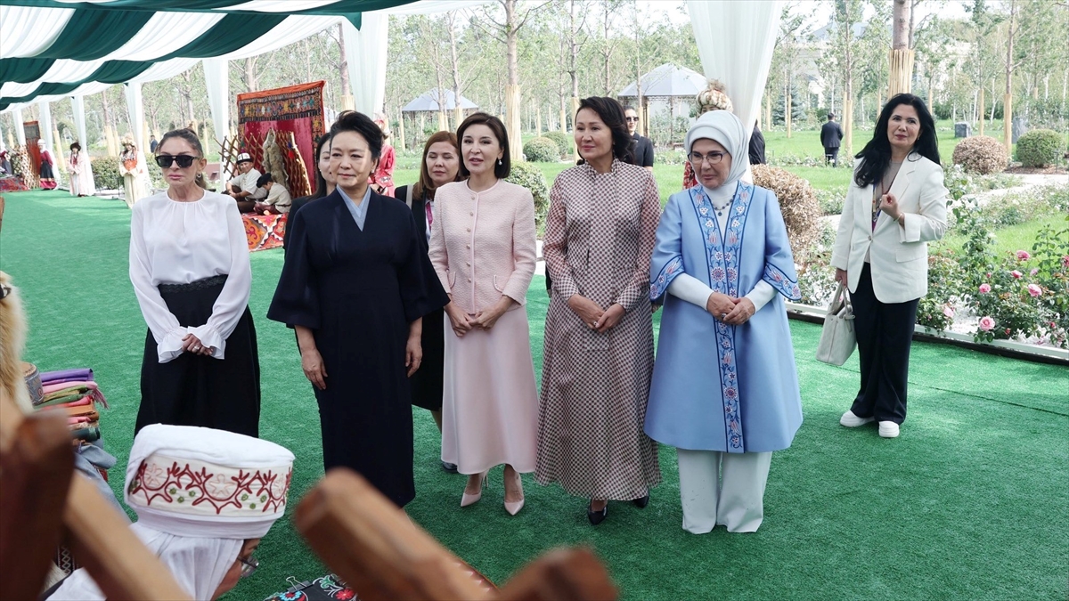 Emine Erdoğan, Kırgızistan’da lider eşleriyle buluştu Emine Erdoğan, Kırgızistan’da lider eşleriyle buluştu
