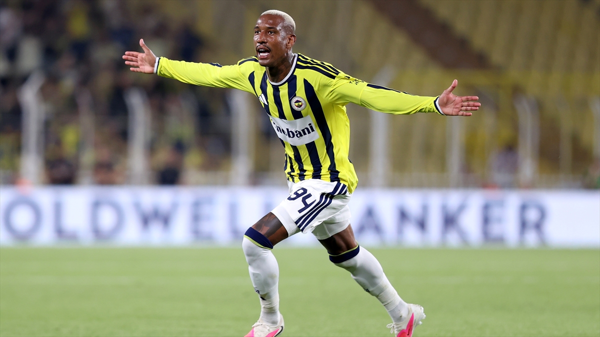 Fenerbahçe, Talisca ile yollarını ayırdı Fenerbahçe, Talisca ile yollarını ayırdı