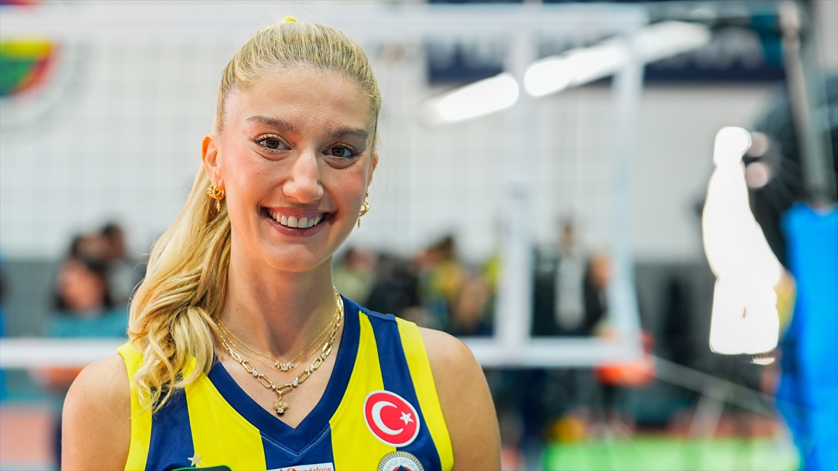 Fenerbahçeli voleybolcu Arelya Karasoy Koçaş’ın yeni sezonda takıma güveni tam