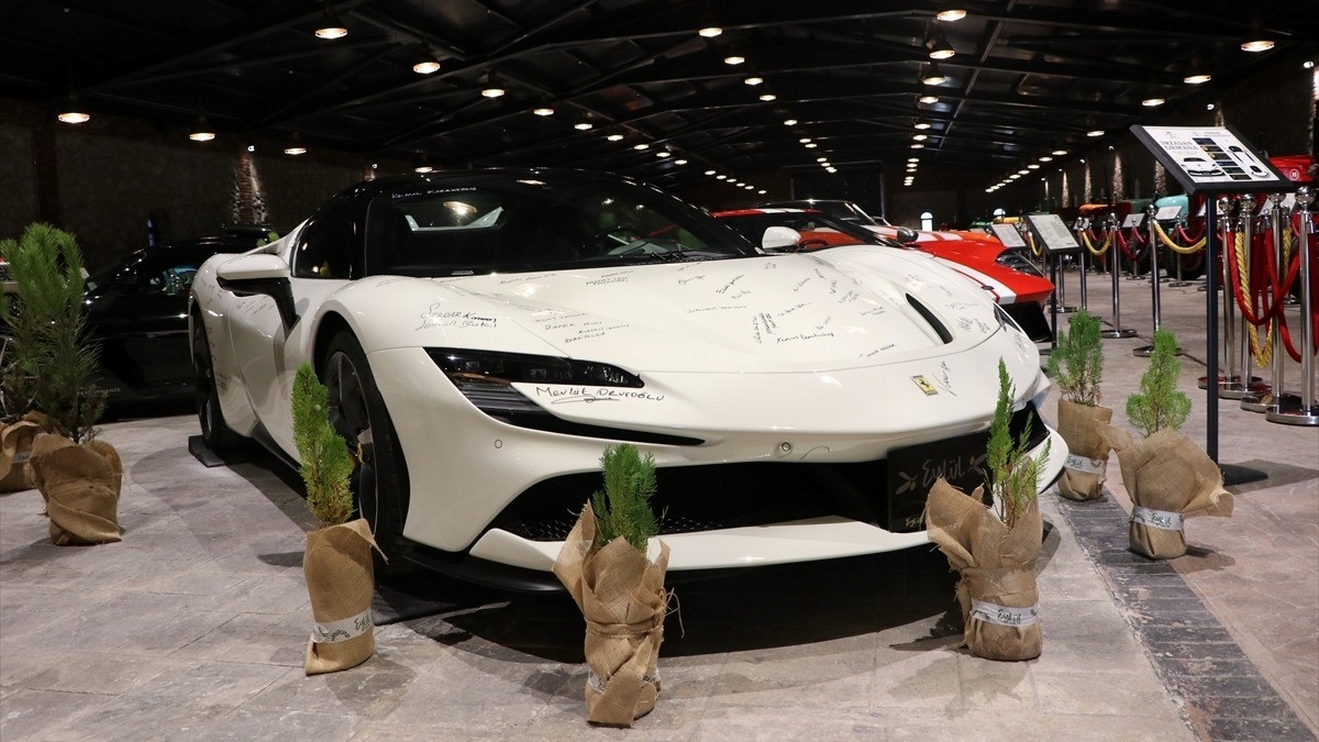 Ferrari’ye atılan imzalar 10 bin fidana dönüştü Ferrari’ye atılan imzalar 10 bin fidana dönüştü