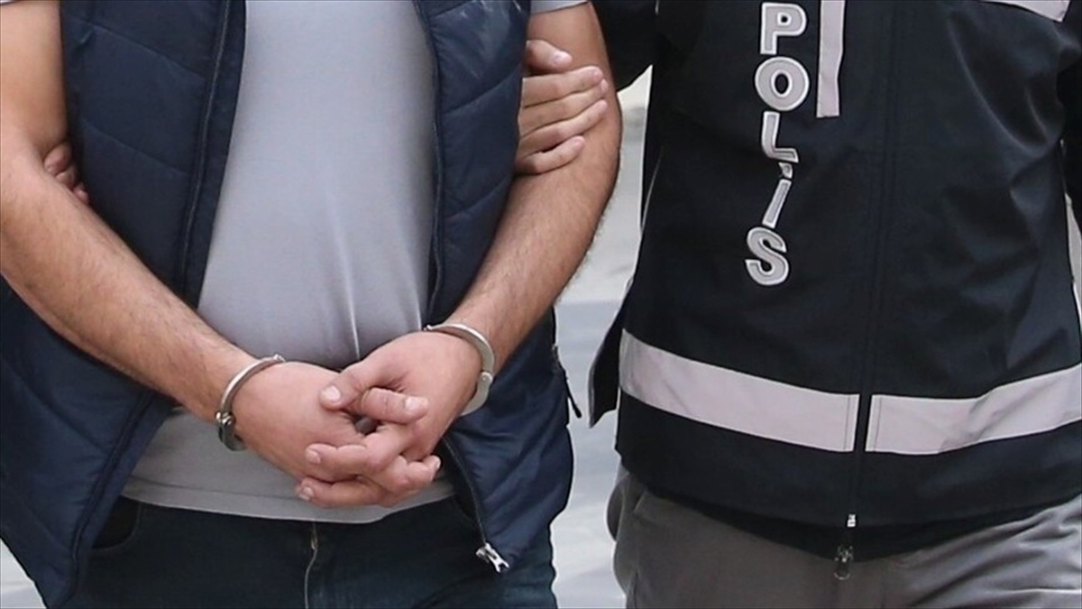 FETÖ’nün “güncel bilişim yapılanması” soruşturmasında 10 gözaltı FETÖ’nün “güncel bilişim yapılanması” soruşturmasında 10 gözaltı