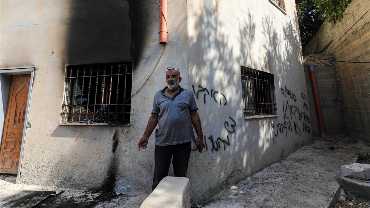 Filistin topraklarını gasbeden İsrailliler, Batı Şeria’da bir camiyi yakmaya çalıştı Filistin topraklarını gasbeden İsrailliler, Batı Şeria’da bir camiyi yakmaya çalıştı