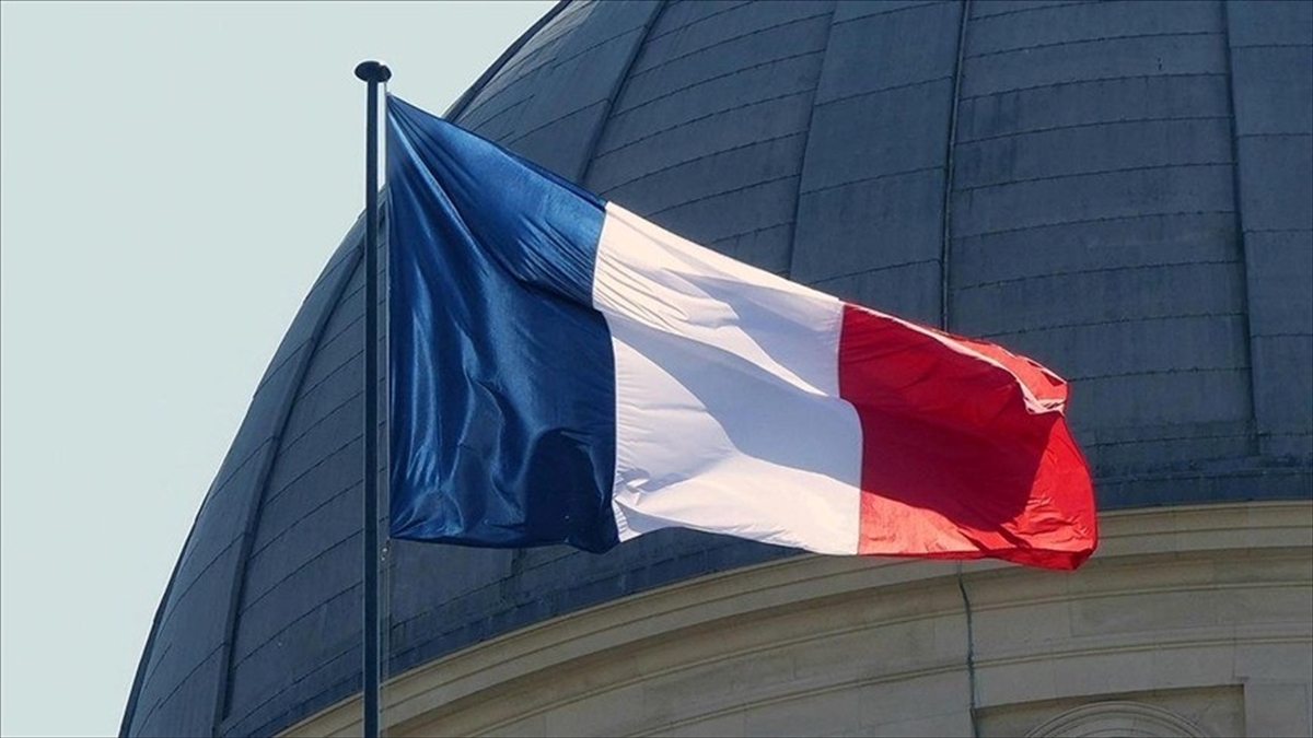 Fransa İslam Konseyi aşırı sağcıların başörtüsünü hedef alan açıklamalarına tepki gösterdi