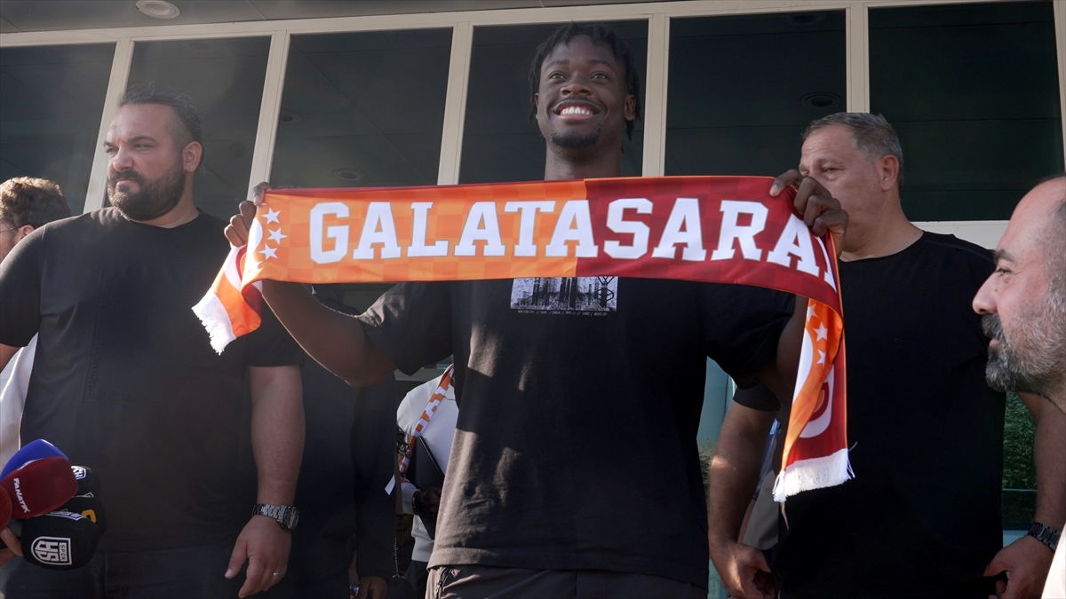 Galatasaray, Fransız futbolcu Bitshiabu’yu kadrosuna kattı