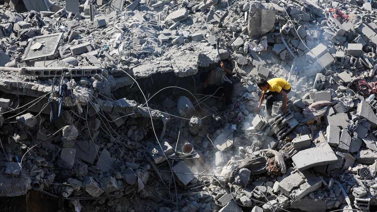 Gazze’de İsrail saldırısında hasar gören binanın çökmesi sonucu 9 kişi hayatını kaybetti Gazze’de İsrail saldırısında hasar gören binanın çökmesi sonucu 9 kişi hayatını kaybetti