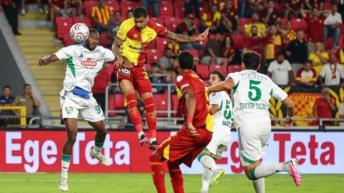 Göztepe ile Çaykur Rizespor 2-2 berabere kaldı Göztepe ile Çaykur Rizespor 2-2 berabere kaldı