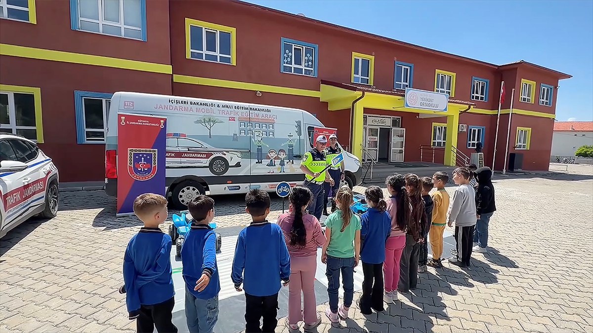 İçişleri Bakanı Çiftçi, 81 ildeki okullarda ve çevrelerinde uygulanacak güvenlik tedbirlerini açıkladı İçişleri Bakanı Çiftçi, 81 ildeki okullarda ve çevrelerinde uygulanacak güvenlik tedbirlerini açıkladı