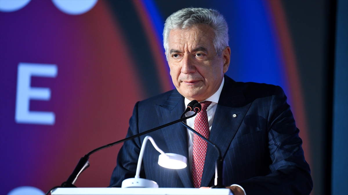 İSO Başkanı Bahçıvan, yapay zekanın üretim hayatında kalıcı bir yer edineceğine yürekten inandığını ifade etti İSO Başkanı Bahçıvan, yapay zekanın üretim hayatında kalıcı bir yer edineceğine yürekten inandığını ifade etti