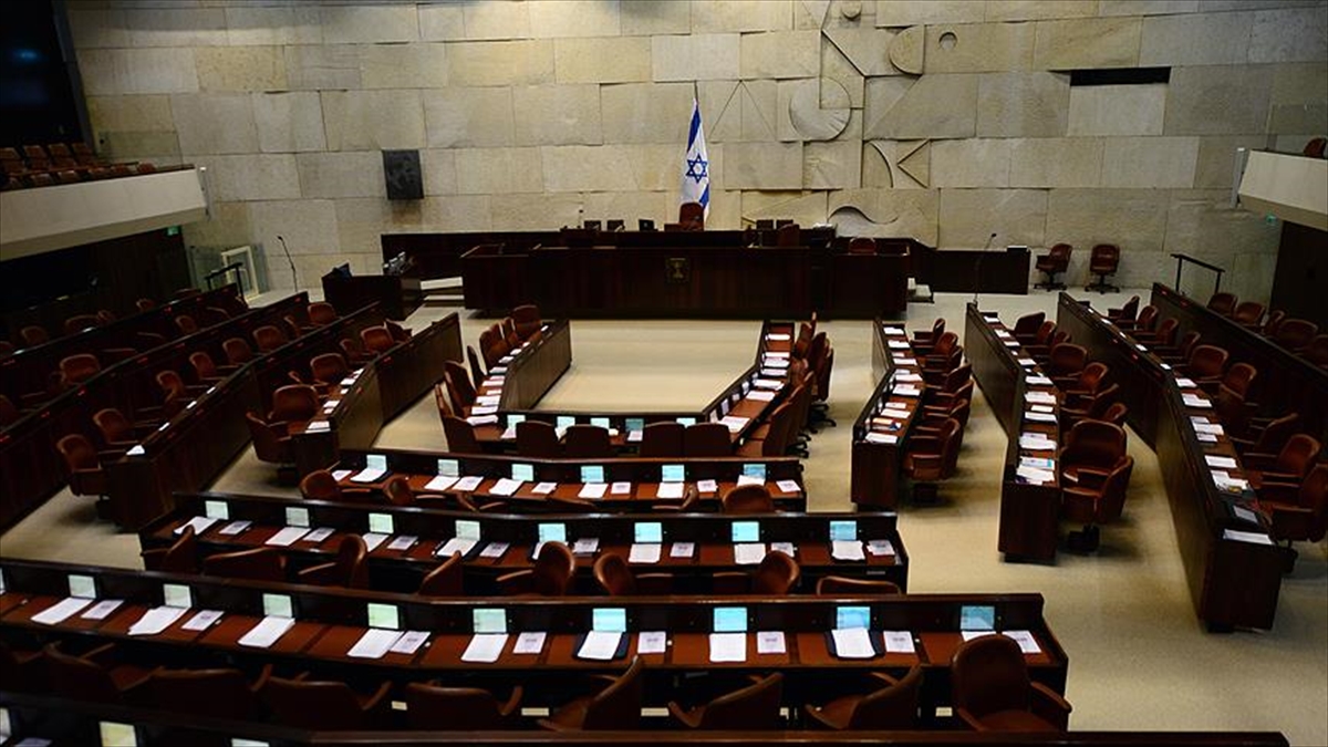 İsrail’deki ankete göre Netanyahu bloğu mecliste 49 sandalyeye gerilerken muhalefet yükselişte İsrail’deki ankete göre Netanyahu bloğu mecliste 49 sandalyeye gerilerken muhalefet yükselişte