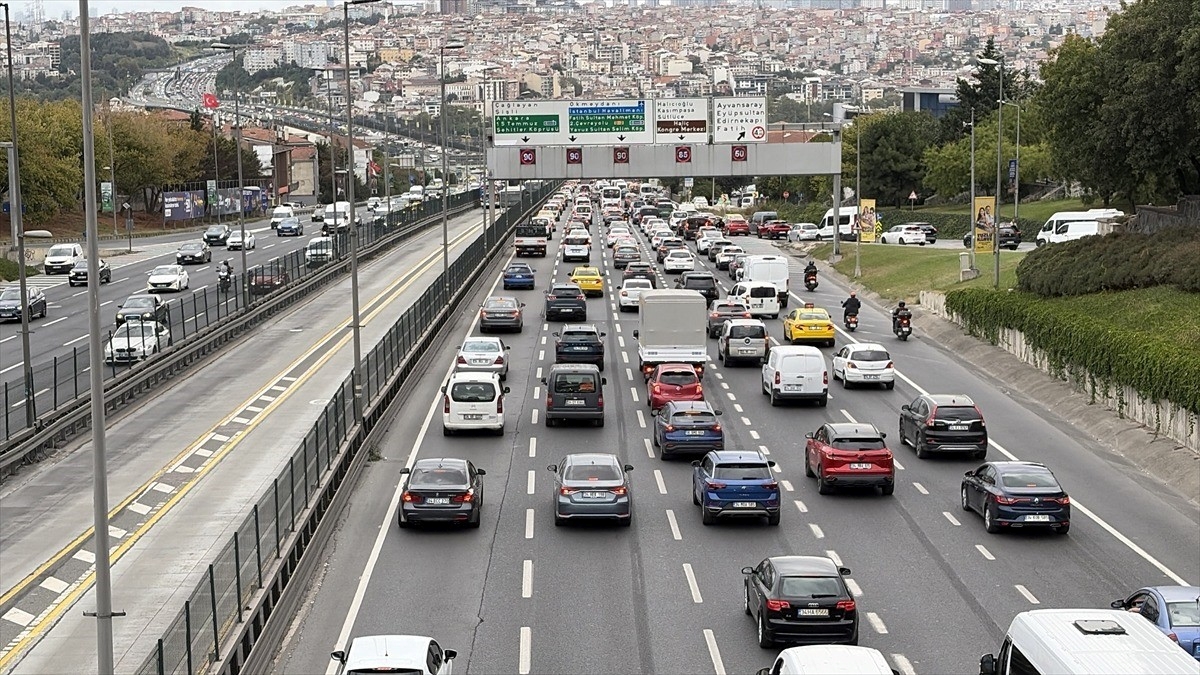 İstanbul’da sabah saatlerinde trafik yoğunluğu yüzde 70’e ulaştı İstanbul’da sabah saatlerinde trafik yoğunluğu yüzde 70’e ulaştı