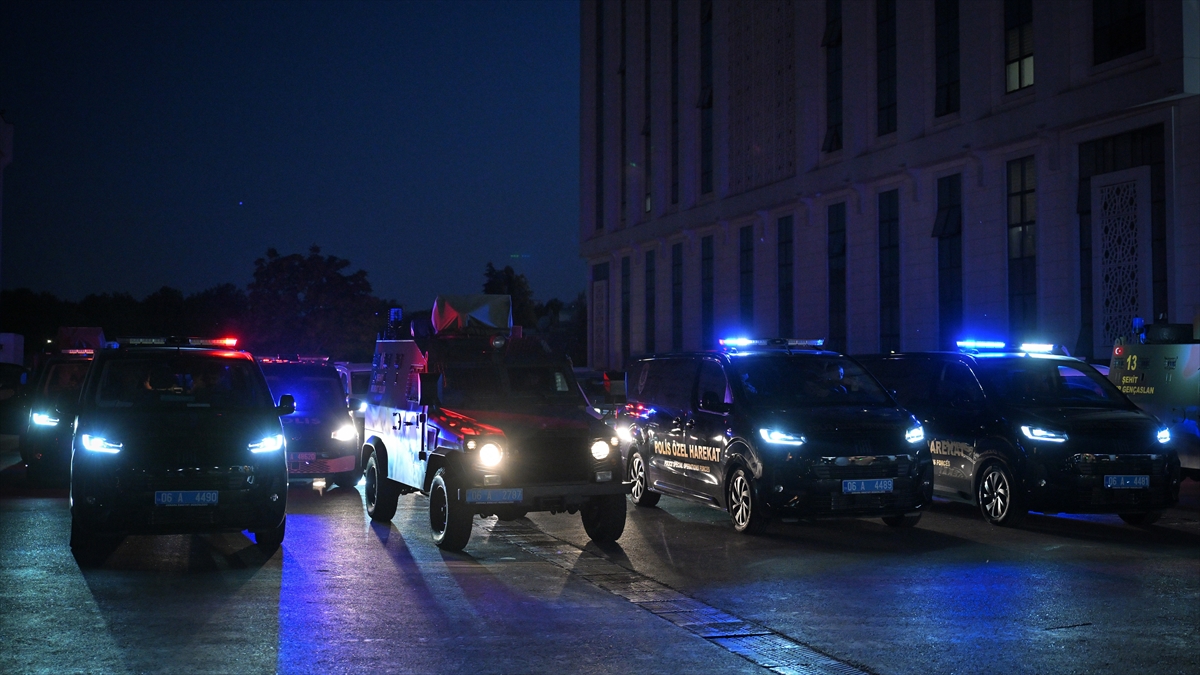 İstanbul’da yeni nesil suç örgütlerine yönelik operasyonda yakalanan 178 şüpheli adliyede