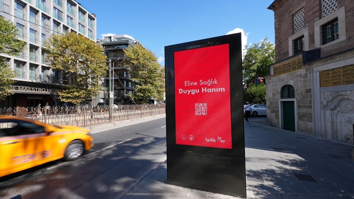 “İyilik Var” dijital gönüllülük platformuna ilişkin mesajlar ülke genelindeki billboardlara yansıdı