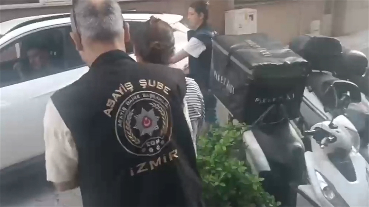 İzmir’de “Ailem Güvende” operasyonunda 16 şüpheli tutuklandı İzmir’de “Ailem Güvende” operasyonunda 16 şüpheli tutuklandı