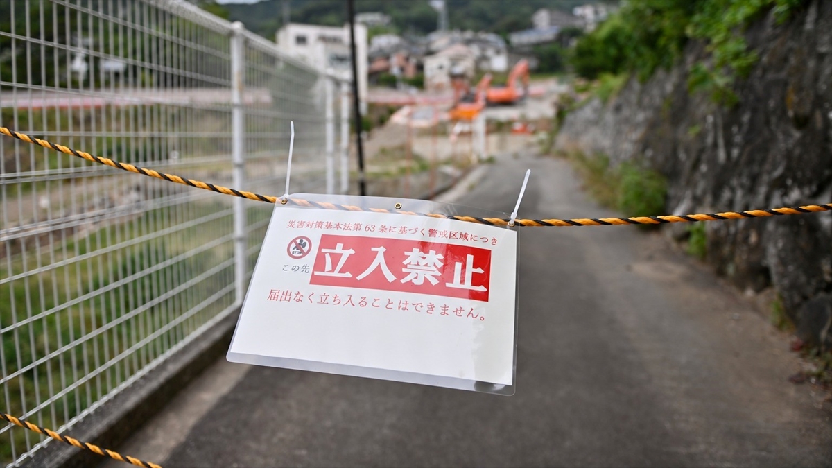 Japonya’da şiddetli yağmurlar nedeniyle Niijima Adası için heyelan uyarısı yapıldı Japonya’da şiddetli yağmurlar nedeniyle Niijima Adası için heyelan uyarısı yapıldı