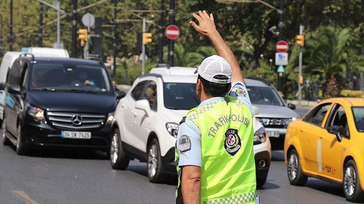 Kadıköy’de bugün bazı yollar trafiğe kapatılacak Kadıköy’de bugün bazı yollar trafiğe kapatılacak