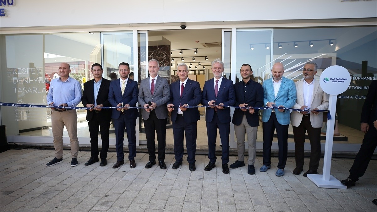 Kastamonu Entegre, tasarım ve üretimi buluşturan yeni deneyim merkezini Bursa’da açtı Kastamonu Entegre, tasarım ve üretimi buluşturan yeni deneyim merkezini Bursa’da açtı