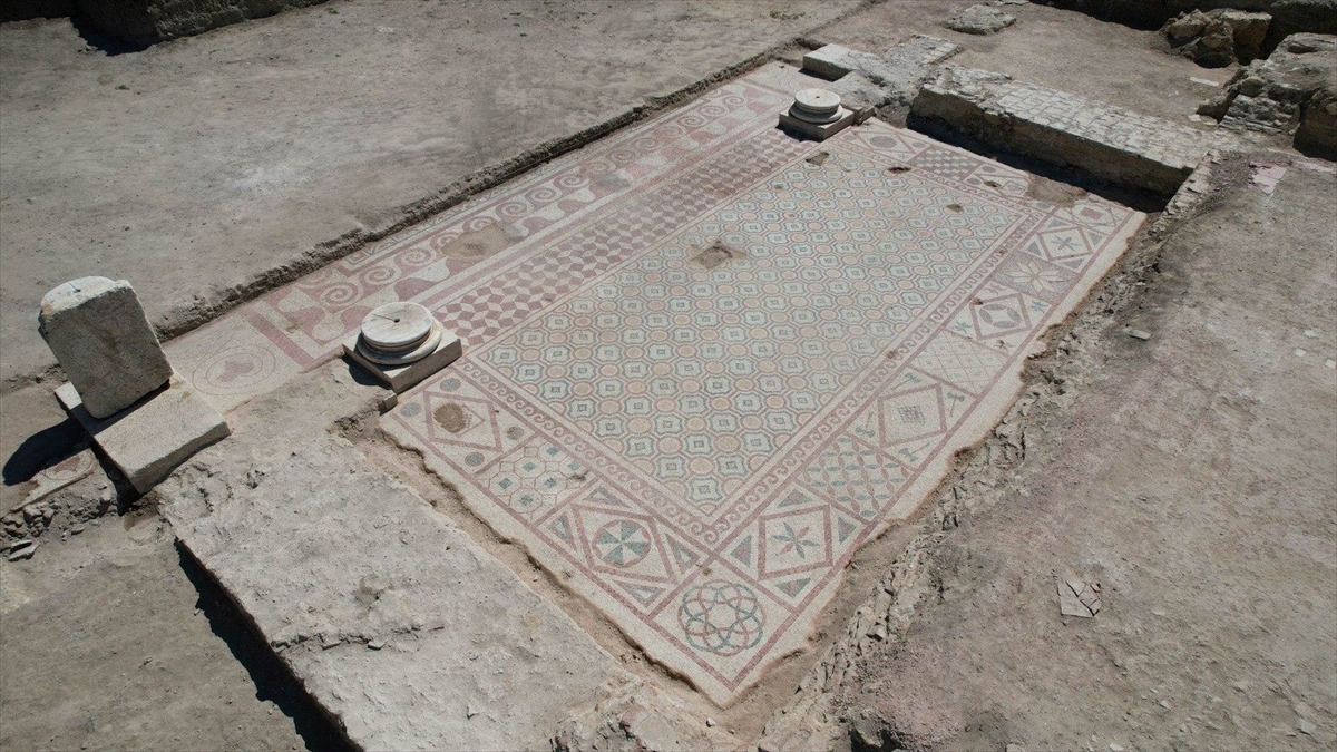 Kastamonu Pompeiopolis Antik Kenti’nde 105 metrekarelik zemin mozaikleri açığa çıkarıldı Kastamonu Pompeiopolis Antik Kenti’nde 105 metrekarelik zemin mozaikleri açığa çıkarıldı