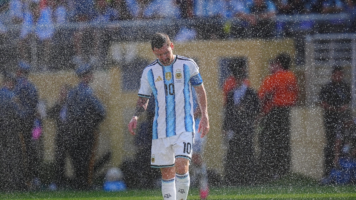 Lionel Messi, 21 yıllık milli takım kariyerine rekorlar ve kupalarla veda etti Lionel Messi, 21 yıllık milli takım kariyerine rekorlar ve kupalarla veda etti