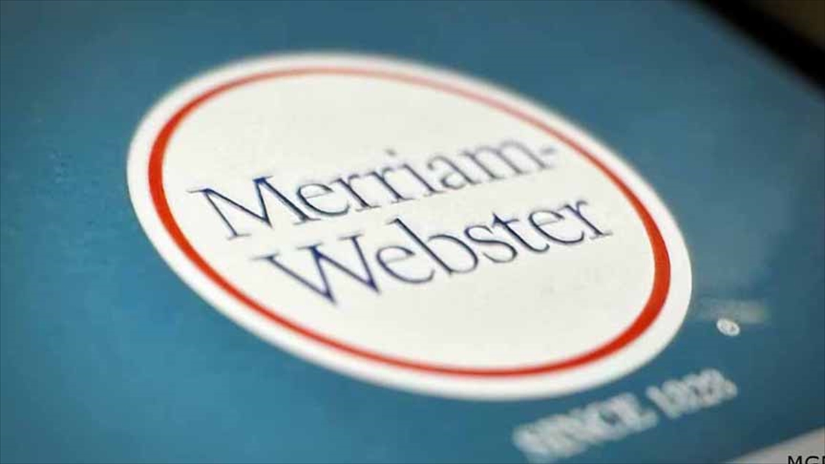 Merriam-Webster Sözlüğü, “looksmaxxing” ve “Rickroll” dahil 1400 yeni kelimeyi sözlüğe ekledi