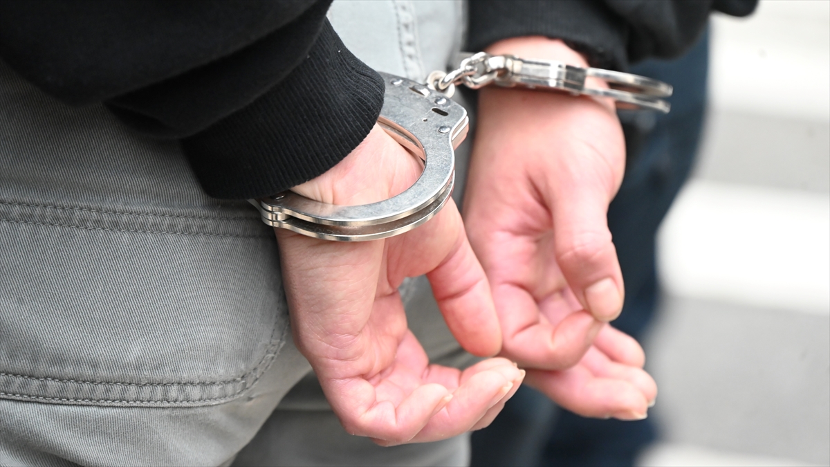 Okul saldırılarına ilişkin provokatif paylaşım yapan 304 kişi tutuklandı Okul saldırılarına ilişkin provokatif paylaşım yapan 304 kişi tutuklandı