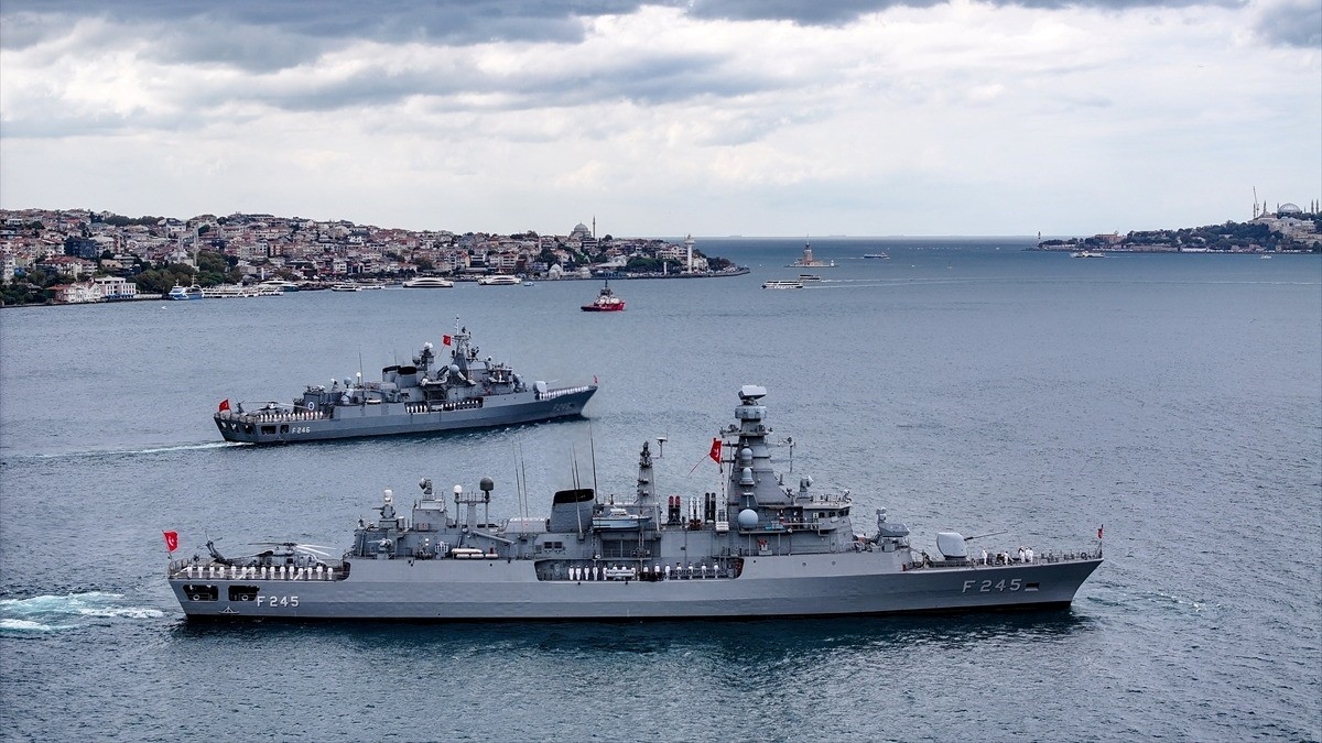 Preveze Deniz Zaferi kapsamında İstanbul Boğazı’ndan geçiş yapıldı Preveze Deniz Zaferi kapsamında İstanbul Boğazı’ndan geçiş yapıldı