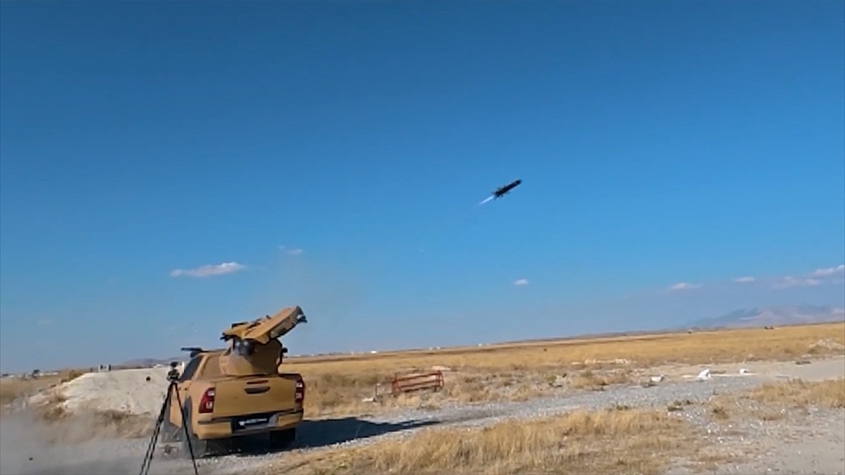 ROKETSAN KARAOK ilk kez hava hedefini vurdu ROKETSAN KARAOK ilk kez hava hedefini vurdu