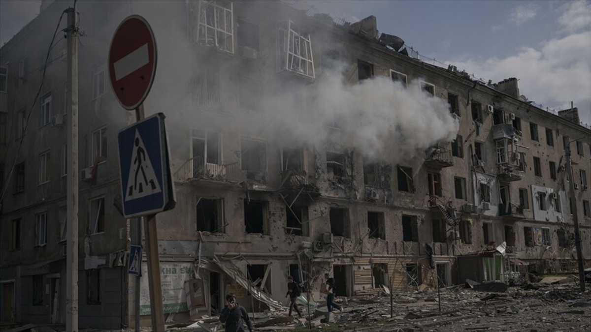 Rusya: Ukrayna’da askeri amaçla kullanılan lojistik merkezini ve gemiyi vurduk