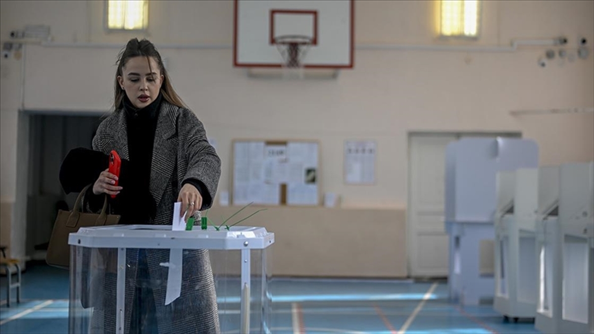 Rusya’da halk, milletvekili seçimleri için sandık başında Rusya’da halk, milletvekili seçimleri için sandık başında