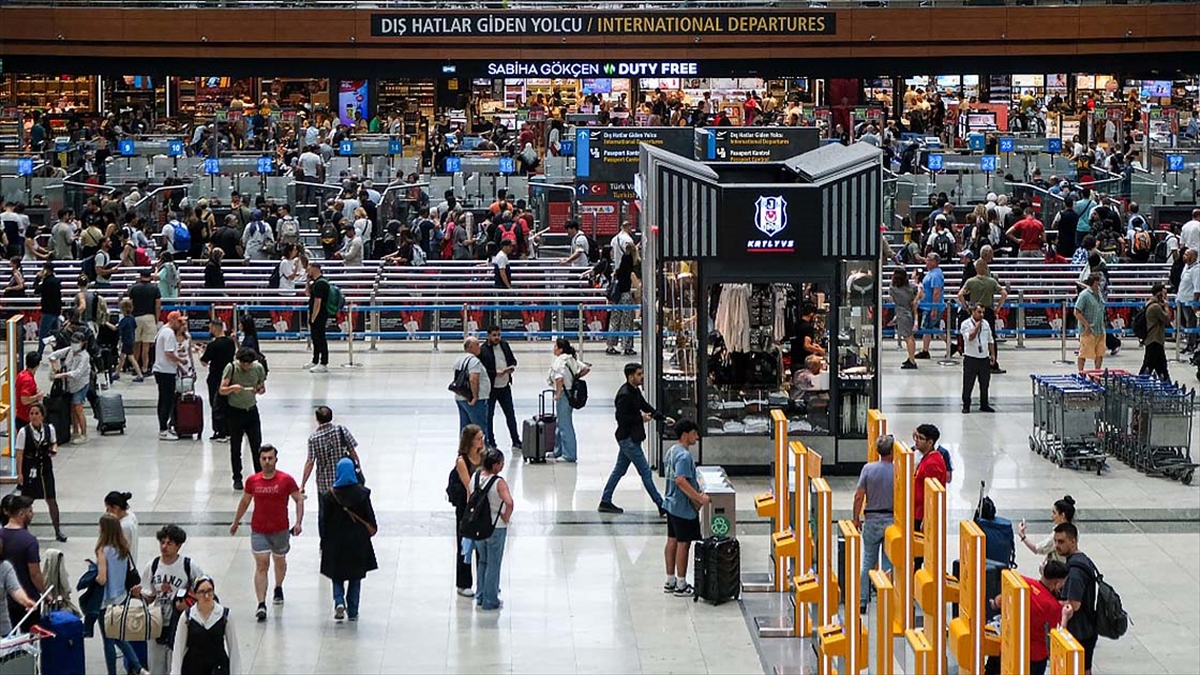 Sabiha Gökçen Havalimanı 8 ayda 33,5 milyon yolcu ağırladı