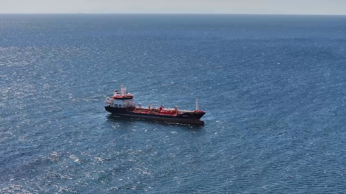 Silivri açıklarında batan geminin mürettebatı 8. gününde aranıyor