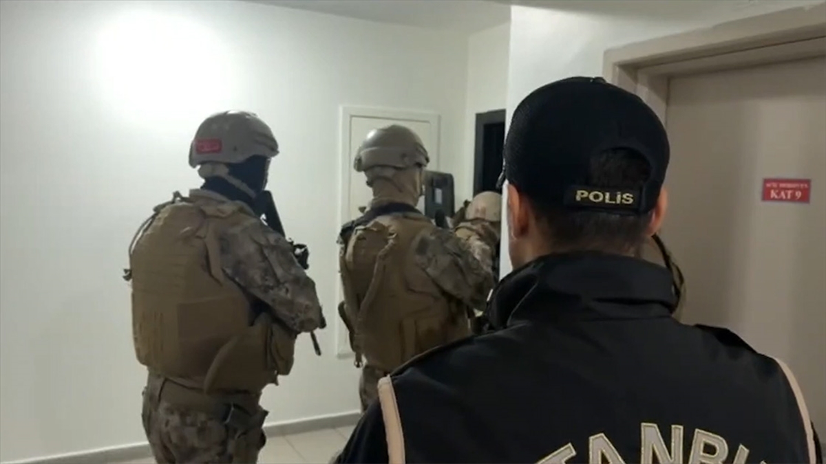 “Sokaklar Güvende” operasyonlarında 2 bin 447 şüpheli hakkında adli işlem yapıldı “Sokaklar Güvende” operasyonlarında 2 bin 447 şüpheli hakkında adli işlem yapıldı