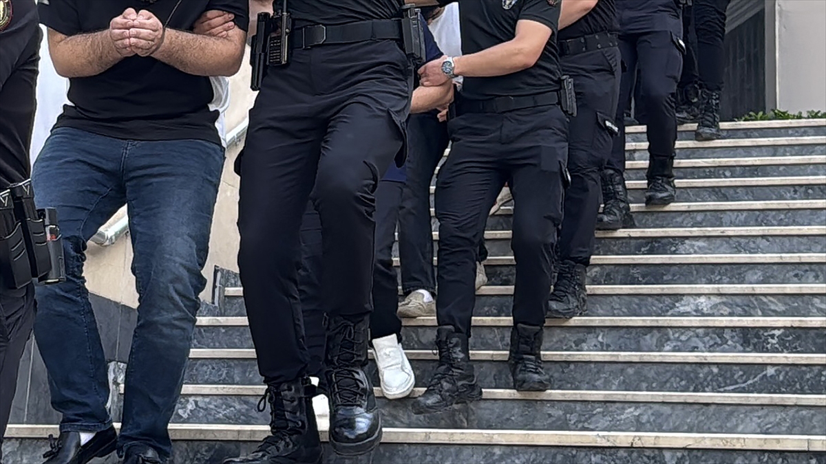 “Tarladan markete fiyat yolculuğu” soruşturmasında gözaltına alınan 40 şüpheli adliyede “Tarladan markete fiyat yolculuğu” soruşturmasında gözaltına alınan 40 şüpheli adliyede