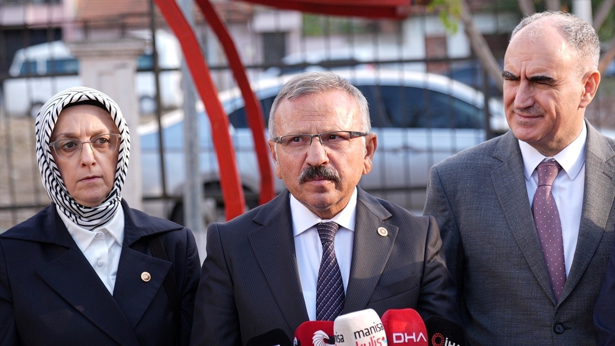 TBMM Okul Saldırılarının Nedenlerini Araştırma Komisyonu üyeleri, Manisa’daki okulda görüşme yaptı TBMM Okul Saldırılarının Nedenlerini Araştırma Komisyonu üyeleri, Manisa’daki okulda görüşme yaptı