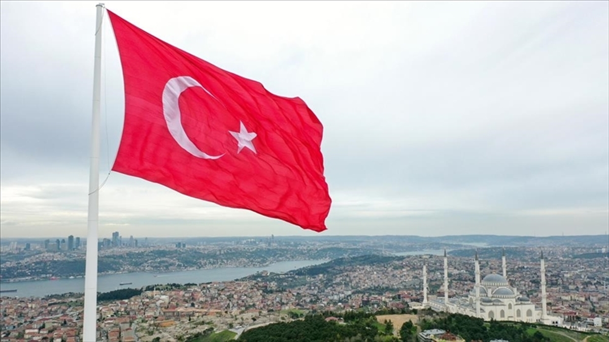 Türkiye’de gelecek üç yılda büyümeyi ve ülke refahını artıracak kamu yatırımlarına öncelik verilecek Türkiye’de gelecek üç yılda büyümeyi ve ülke refahını artıracak kamu yatırımlarına öncelik verilecek