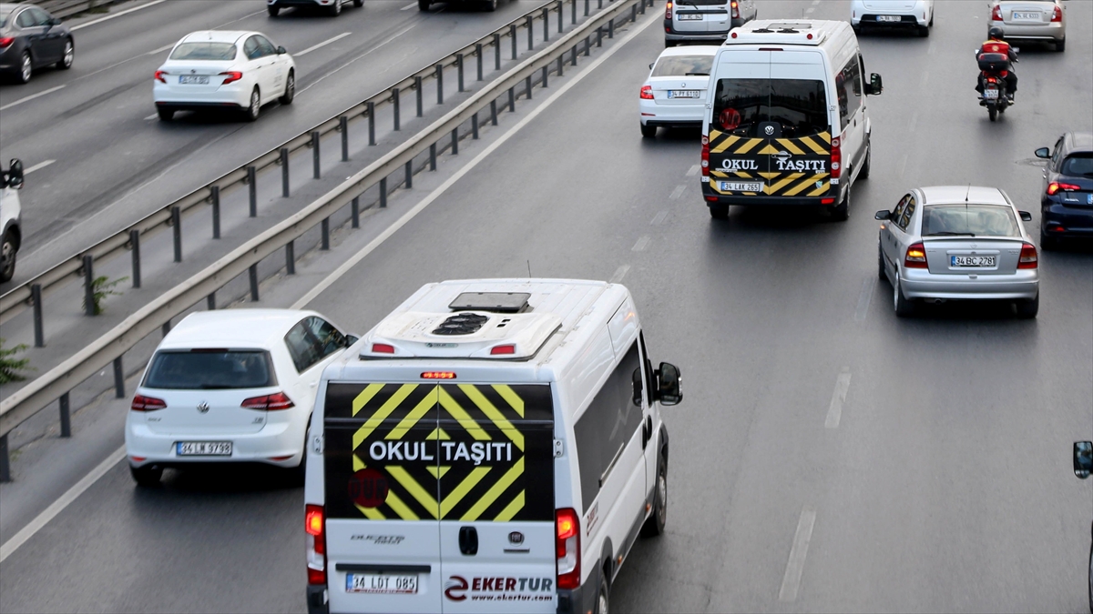 Üç büyük şehirde okul servis ücretleri 27 bin ile 93 bin lira arasında değişiyor Üç büyük şehirde okul servis ücretleri 27 bin ile 93 bin lira arasında değişiyor