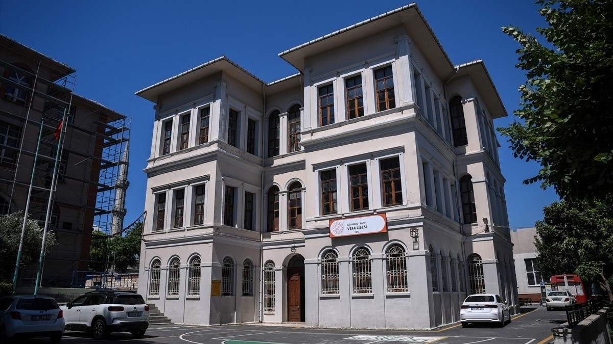 Vefa Lisesi, tarihi mirasıyla eğitimde simge olmayı sürdürüyor Vefa Lisesi, tarihi mirasıyla eğitimde simge olmayı sürdürüyor