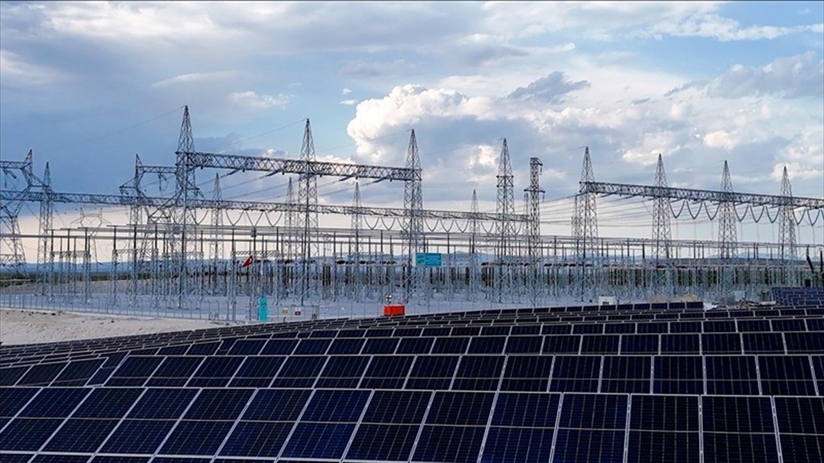 Yenilenebilir enerjide dönüşümün yolu hızlı ve akıllı sistemlerden geçiyor Yenilenebilir enerjide dönüşümün yolu hızlı ve akıllı sistemlerden geçiyor