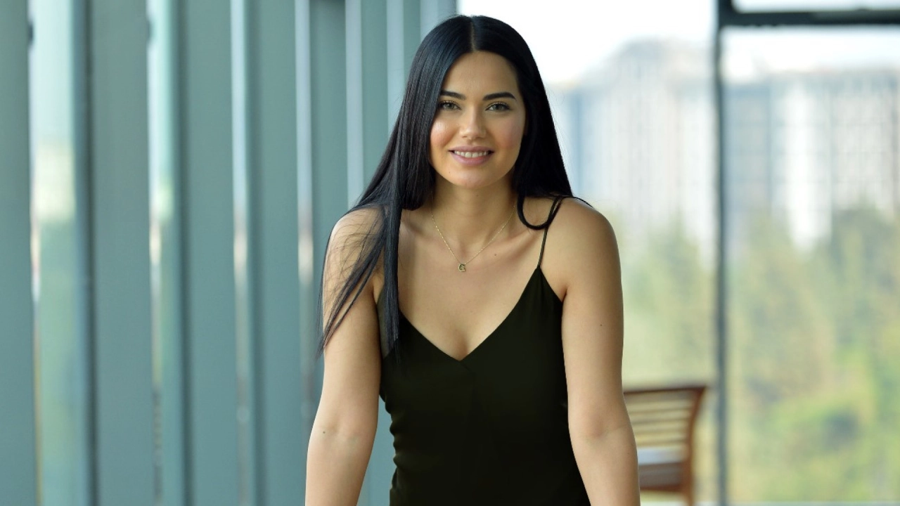 “Yerli Adriana Lima” olarak anılan Fatmagül Lafçı, fon vurgununda gözaltında… “Yerli Adriana Lima” olarak anılan Fatmagül Lafçı, fon vurgununda gözaltında…