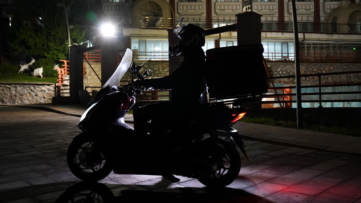 Yüz binlerce kayıtsız motokuryeye karşı sıkı denetim başlatıldı Yüz binlerce kayıtsız motokuryeye karşı sıkı denetim başlatıldı