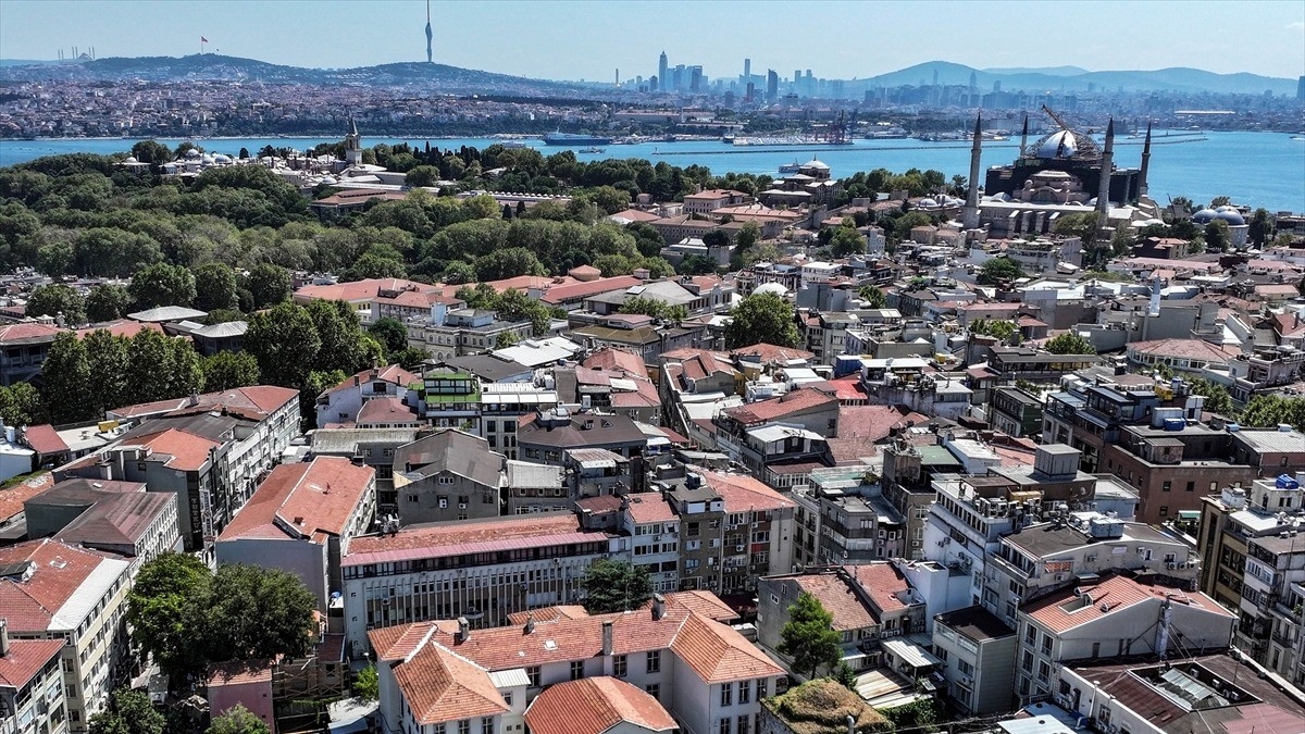 176 yıllık Büyük Reşitpaşa Ortaokulu eğitim geleneğini sürdürüyor 176 yıllık Büyük Reşitpaşa Ortaokulu eğitim geleneğini sürdürüyor
