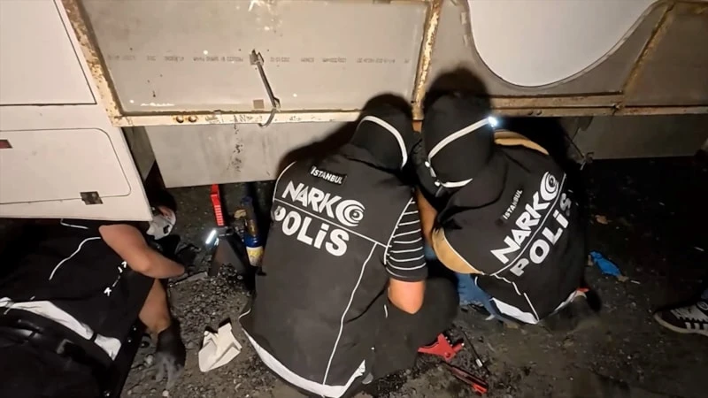 İstanbul’da karavanlı uyuşturucu operasyonu… İstanbul’da karavanlı uyuşturucu operasyonu…