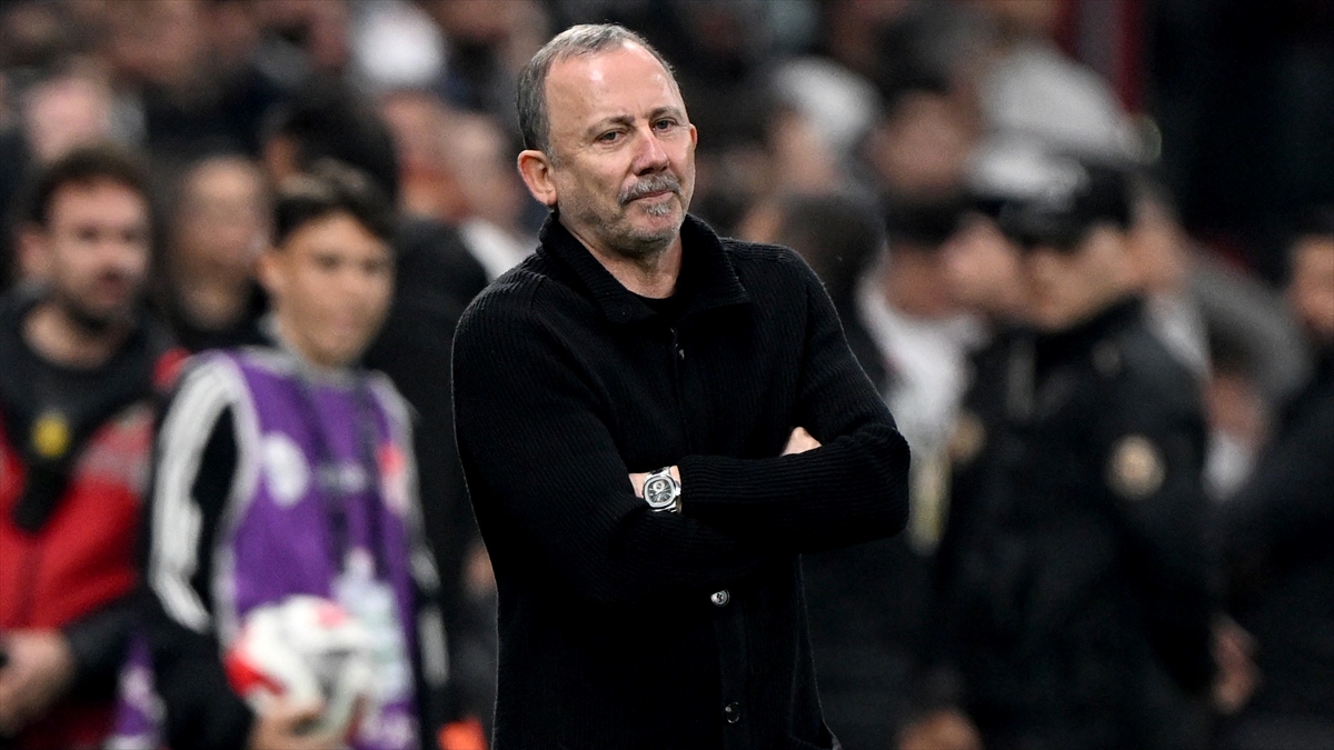 A Milli Futbol Takımı’nın yeni teknik direktörü Sergen Yalçın oldu A Milli Futbol Takımı’nın yeni teknik direktörü Sergen Yalçın oldu