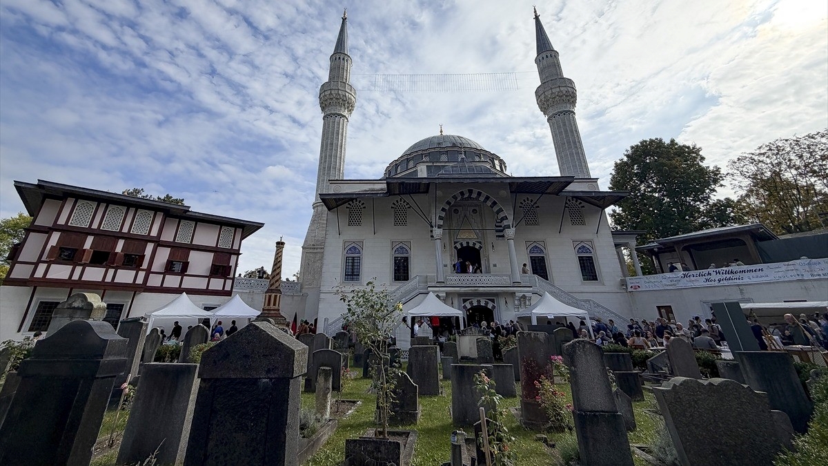 Almanya’da “Açık Cami Günü” etkinliği düzenlendi Almanya’da “Açık Cami Günü” etkinliği düzenlendi