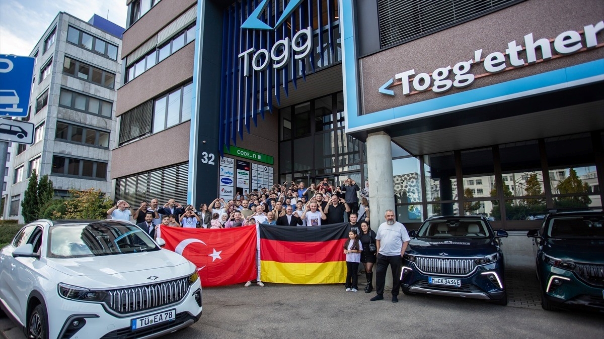 Almanya’daki Togg sahipleri yerli otomobile sahip çıkmak için güçlerini birleştiriyor Almanya’daki Togg sahipleri yerli otomobile sahip çıkmak için güçlerini birleştiriyor