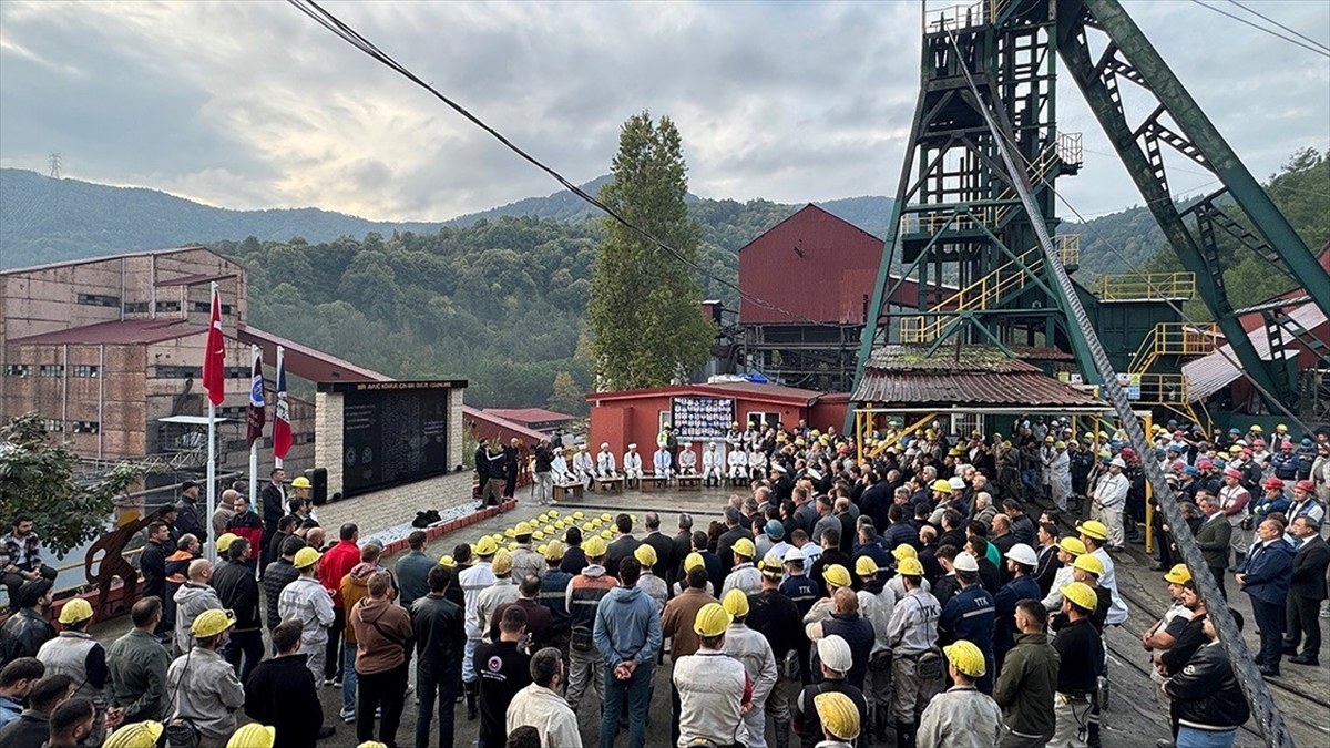 Amasra’daki patlamada hayatını kaybeden 43 madenci anıldı